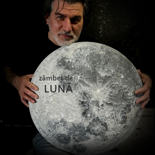 Zâmbet de LUNĂ